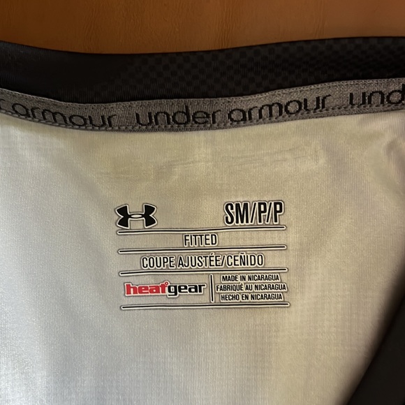 Under Armor t-shirt - small - Picture 2 of 5